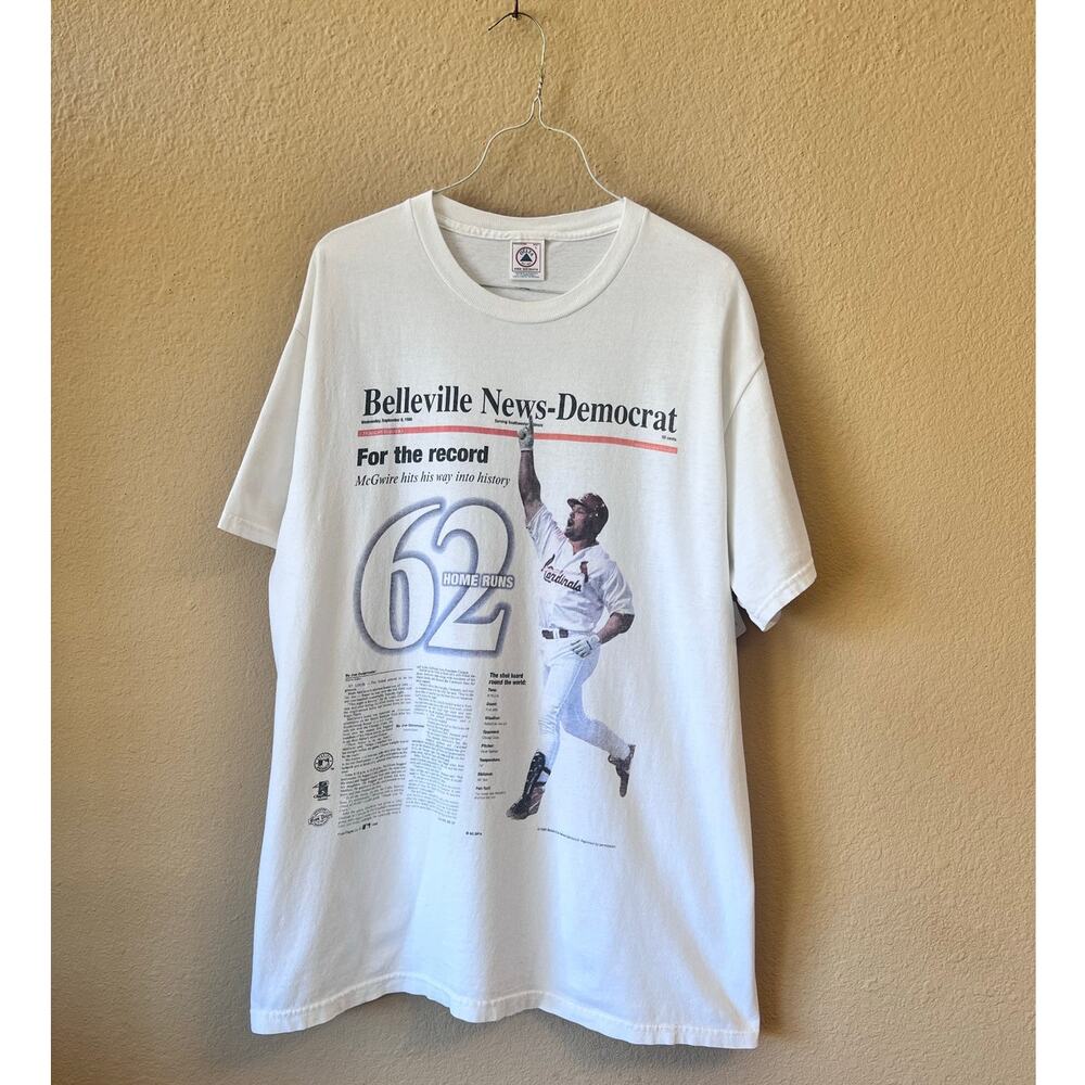 Vintage 1998 Mark McGwire Cardinal's baseball newspaper graphic tee size L